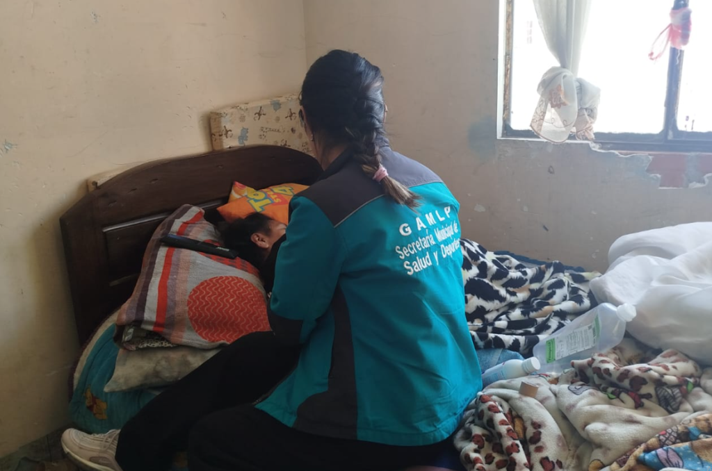 «Servicio Médico en tu Casa»: una luz de esperanza y tranquilidad para Teodora y su familia en La Paz